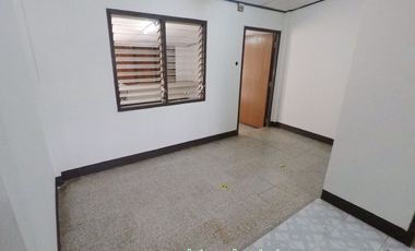 Very lovey townhome for sell in Sarapee area sell with tenant