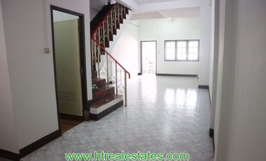 Very lovey townhome for sell in Sarapee area sell with tenant