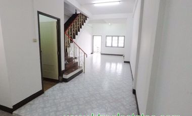 Very lovey townhome for sell in Sarapee area sell with tenant