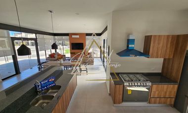 Casa con 4 recámaras en Queretaro zona Zakia, Recamara en planta Baja Ultimas ubicaciones entrega inmediata