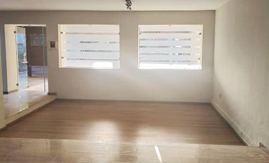 Casa en renta BOSQUE CAMELINAS, amplia, cómoda, excelente ubicación, 3 habitaciones, hermoso jardín.