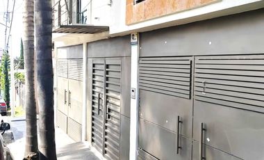 Casa en renta BOSQUE CAMELINAS, amplia, cómoda, excelente ubicación, 3 habitaciones, hermoso jardín.