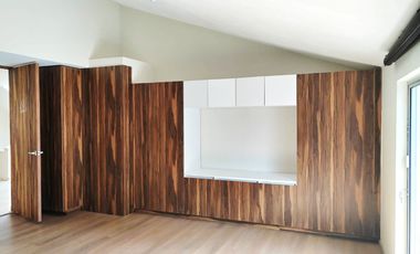 Casa en renta BOSQUE CAMELINAS, amplia, cómoda, excelente ubicación, 3 habitaciones, hermoso jardín.