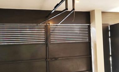 Casa en renta BOSQUE CAMELINAS, amplia, cómoda, excelente ubicación, 3 habitaciones, hermoso jardín.