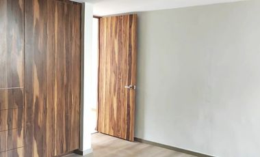 Casa en renta BOSQUE CAMELINAS, amplia, cómoda, excelente ubicación, 3 habitaciones, hermoso jardín.