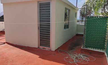 Casa en renta BOSQUE CAMELINAS, amplia, cómoda, excelente ubicación, 3 habitaciones, hermoso jardín.