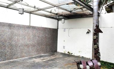 Casa en renta BOSQUE CAMELINAS, amplia, cómoda, excelente ubicación, 3 habitaciones, hermoso jardín.