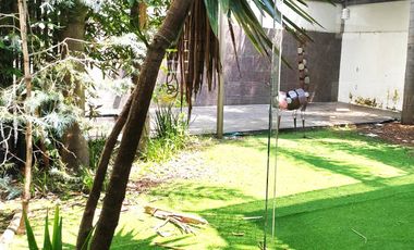 Casa en renta BOSQUE CAMELINAS, amplia, cómoda, excelente ubicación, 3 habitaciones, hermoso jardín.