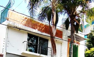 Casa en renta BOSQUE CAMELINAS, amplia, cómoda, excelente ubicación, 3 habitaciones, hermoso jardín.