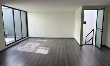 YACATAS VENDE BONITO Y AMPLIO PENTHOUSE CON BALCÓN