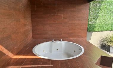 YACATAS VENDE BONITO Y AMPLIO PENTHOUSE CON BALCÓN