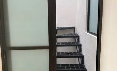 YACATAS VENDE BONITO Y AMPLIO PENTHOUSE CON BALCÓN