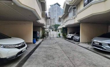 RUSH SALE!! 3 STORY TOWNHOUSE IN NEW MANILA L.A. 160 SQM + 2 PARKING