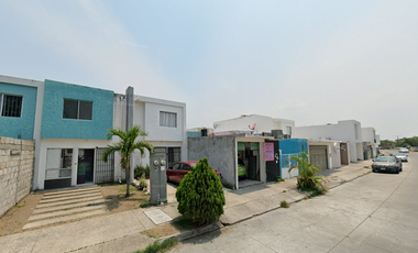 Casa en venta en Col. Lagos de puente moreno, Medellín, Veracruz., ¡Compra directamente con los Bancos!