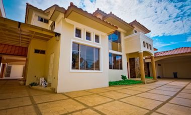 Casa de 5 habitaciones en Venta en La Carolina, Machala