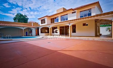 Casa de 5 habitaciones en Venta en La Carolina, Machala
