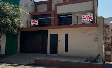 Casa en venta 4 recámaras Ferrocarriles, Apatzingán, Michoacán C115