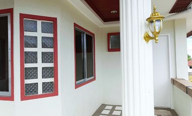 Newly Renovated Spacious 4 Bedrooms House in Primavera Hills