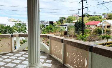 Newly Renovated Spacious 4 Bedrooms House in Primavera Hills