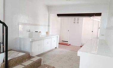 Newly Renovated Spacious 4 Bedrooms House in Primavera Hills