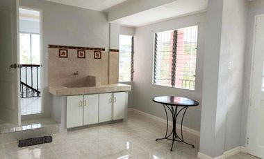 Newly Renovated Spacious 4 Bedrooms House in Primavera Hills