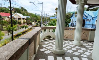 Newly Renovated Spacious 4 Bedrooms House in Primavera Hills