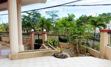 Newly Renovated Spacious 4 Bedrooms House in Primavera Hills