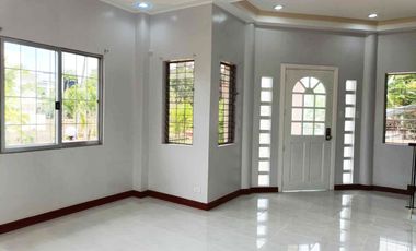 Newly Renovated Spacious 4 Bedrooms House in Primavera Hills