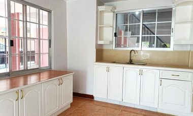 Newly Renovated Spacious 4 Bedrooms House in Primavera Hills