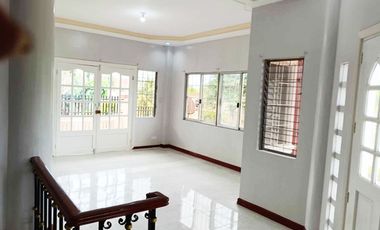 Newly Renovated Spacious 4 Bedrooms House in Primavera Hills