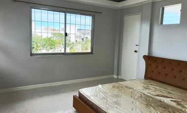 Newly Renovated Spacious 4 Bedrooms House in Primavera Hills