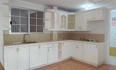 Newly Renovated Spacious 4 Bedrooms House in Primavera Hills