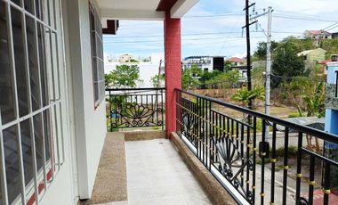 Newly Renovated Spacious 4 Bedrooms House in Primavera Hills