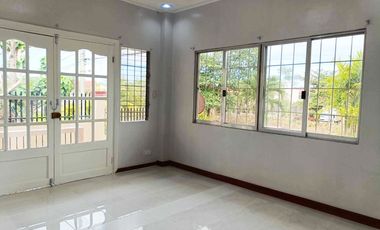 Newly Renovated Spacious 4 Bedrooms House in Primavera Hills