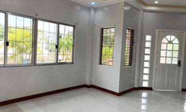 Newly Renovated Spacious 4 Bedrooms House in Primavera Hills