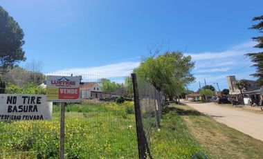 LOTE ALAMBRADO Y PILAR EN ESQUINA SANTA TERESITA