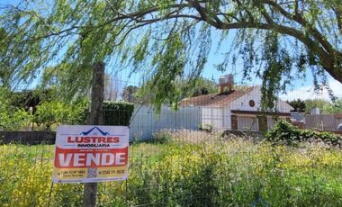 LOTE ALAMBRADO Y PILAR EN ESQUINA SANTA TERESITA