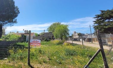 LOTE ALAMBRADO Y PILAR EN ESQUINA SANTA TERESITA