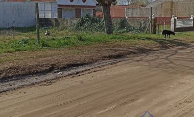 LOTE ALAMBRADO Y PILAR EN ESQUINA SANTA TERESITA