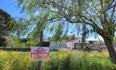 LOTE ALAMBRADO Y PILAR EN ESQUINA SANTA TERESITA