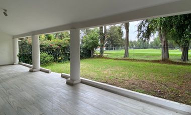 Casa en venta con salida a Campo de Golf las Fuentes, Puebla Ideal para oficinas