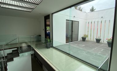 Casa en venta con salida a Campo de Golf las Fuentes, Puebla Ideal para oficinas
