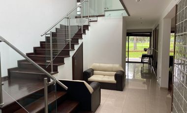 Casa en venta con salida a Campo de Golf las Fuentes, Puebla Ideal para oficinas