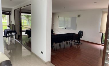 Casa en venta con salida a Campo de Golf las Fuentes, Puebla Ideal para oficinas