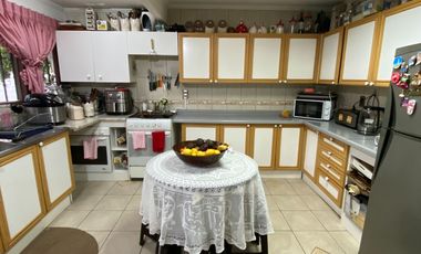 Amplia casa sector Av. Alemania