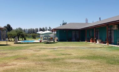 Parcela con casa y piscina en Olivar