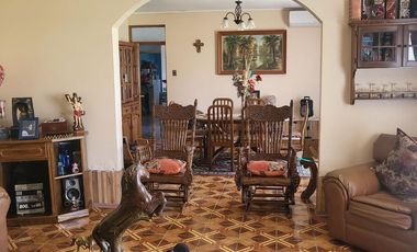 Parcela con casa y piscina en Olivar