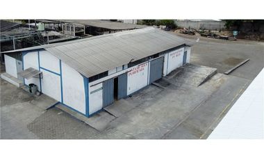 Bodegas de venta en la vía Manta-Montecristi