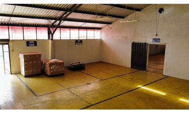 Bodegas de venta en la vía Manta-Montecristi