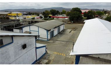 Bodegas de venta en la vía Manta-Montecristi